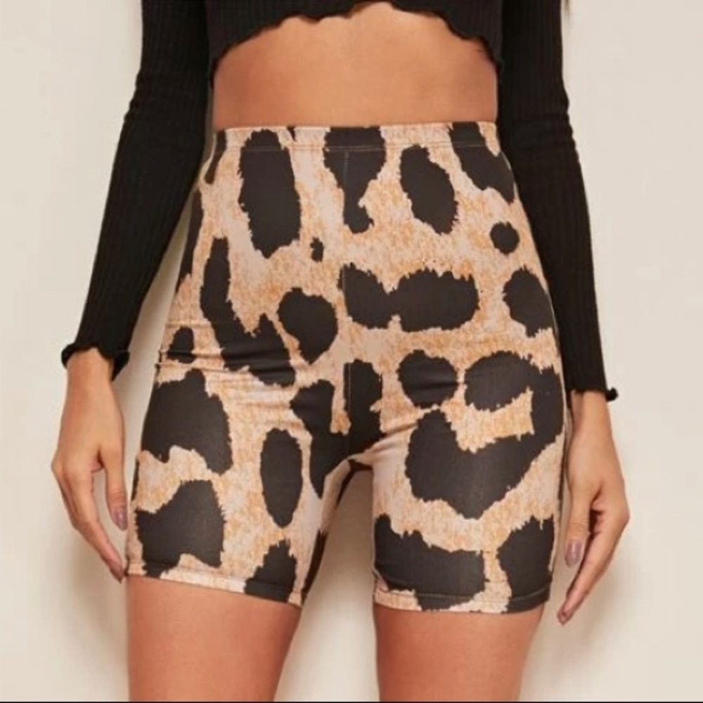Giraffe print biker shorts